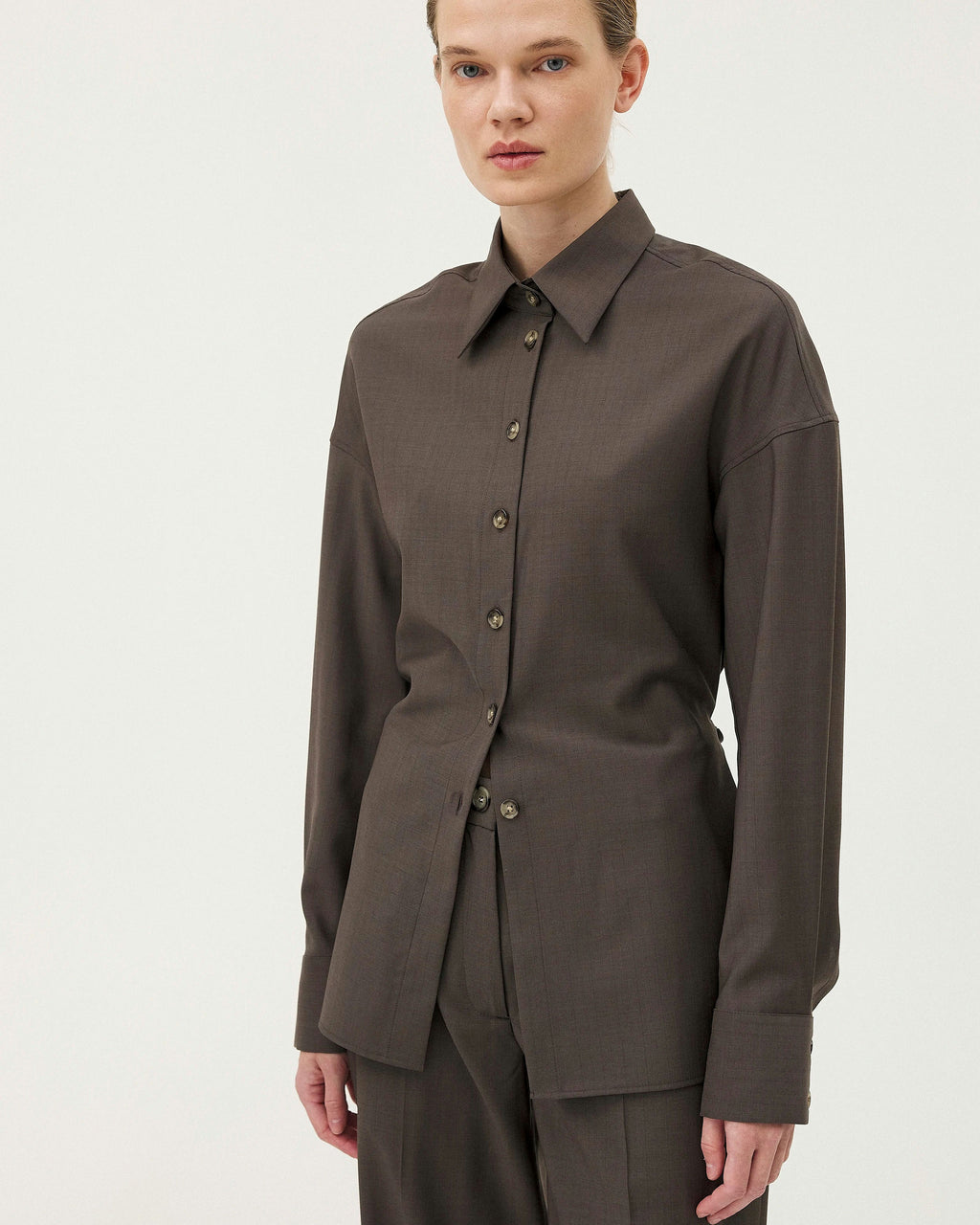 Renne Brown – Verstellbare Bluse aus Schurwolle