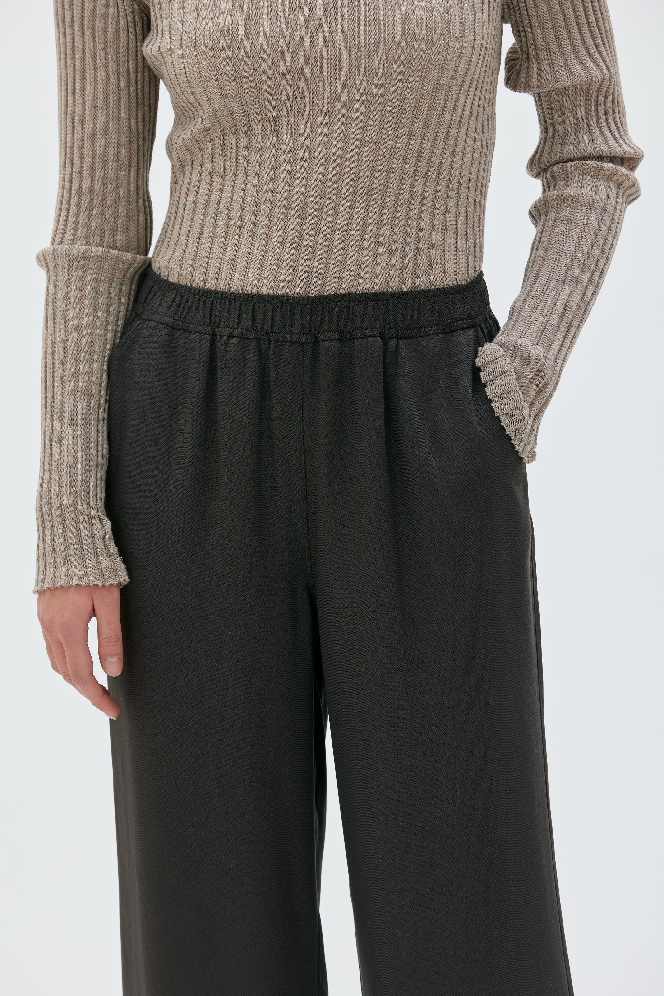 VALLI - Long weighty Tencel Pants, Shiitake